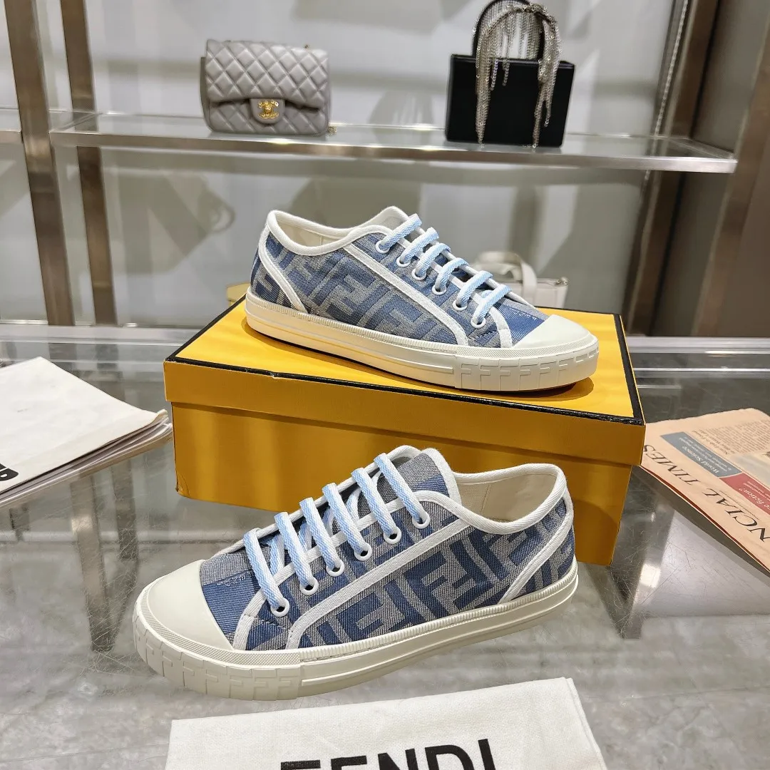 Couple style 💰460❤️Fendi Fendi's latest couple canvas shoes ❑ Fabric: Original customized imported jacquard canvas material ❑ Inner lining: Imported canvas material ❑ Sole: Original molded non-slip TPU outsole ❑ Bottom thickness: 2.5cm ❑ Size: Women's 35-40/Men's 39-45